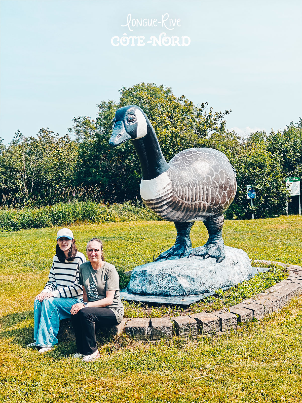 Pause au pied de la sculpture de bernache