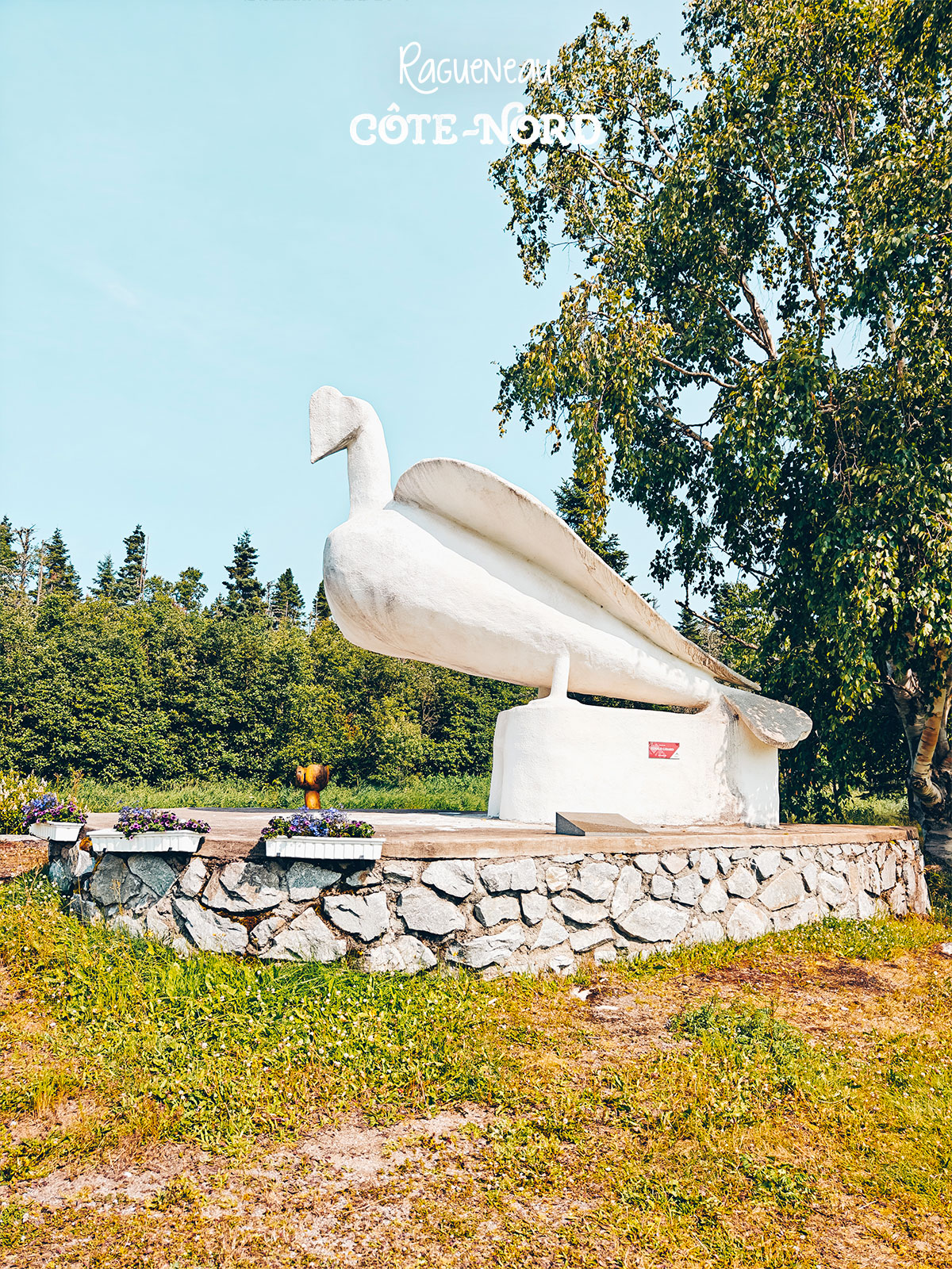 L'oie de béton vue de profil