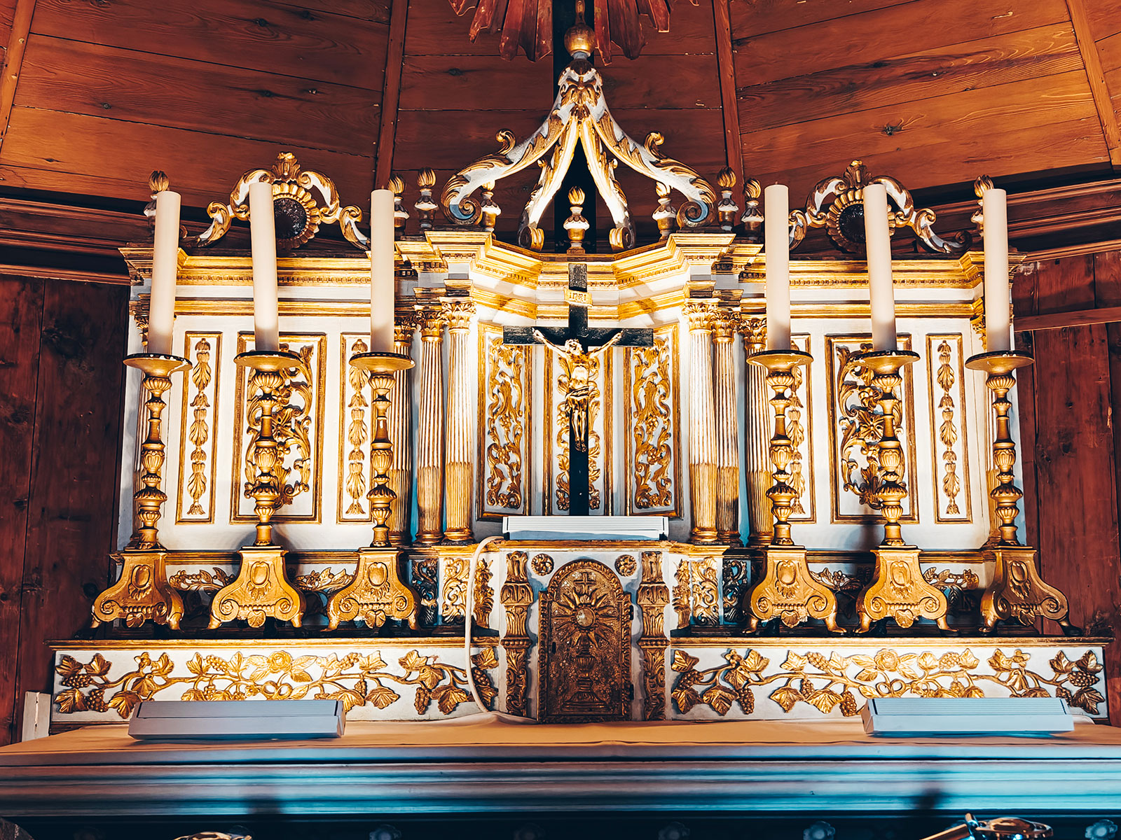 L’autel doré de la chapelle