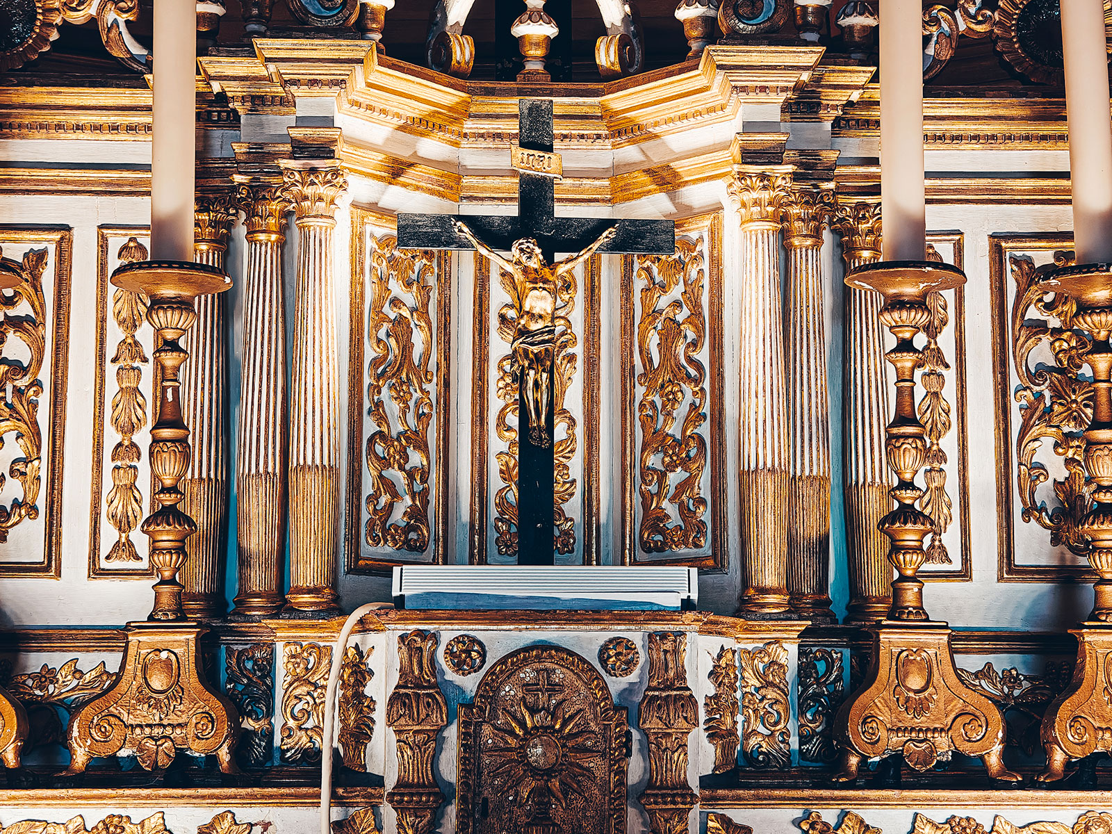 Détail du retable sculpté et doré