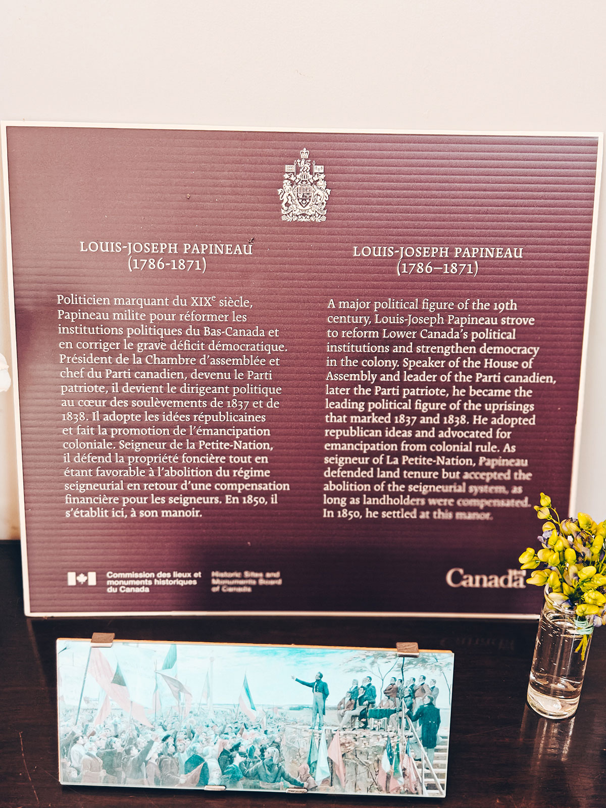 Le panneau bilingue de Parcs Canada consacré à Louis-Joseph Papineau (1786-1871)