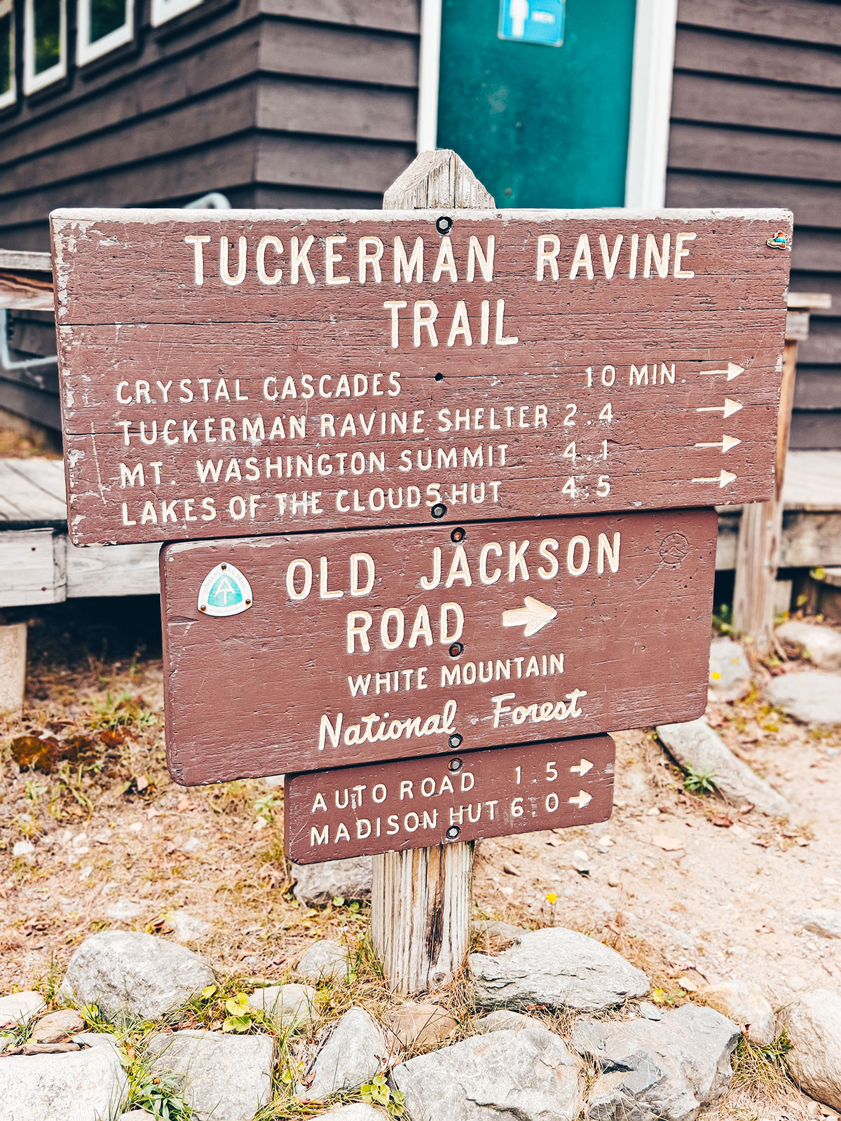 Le panneau du Tuckerman Ravine Trail : Crystal Cascades 10 min, sommet 4,2 milles