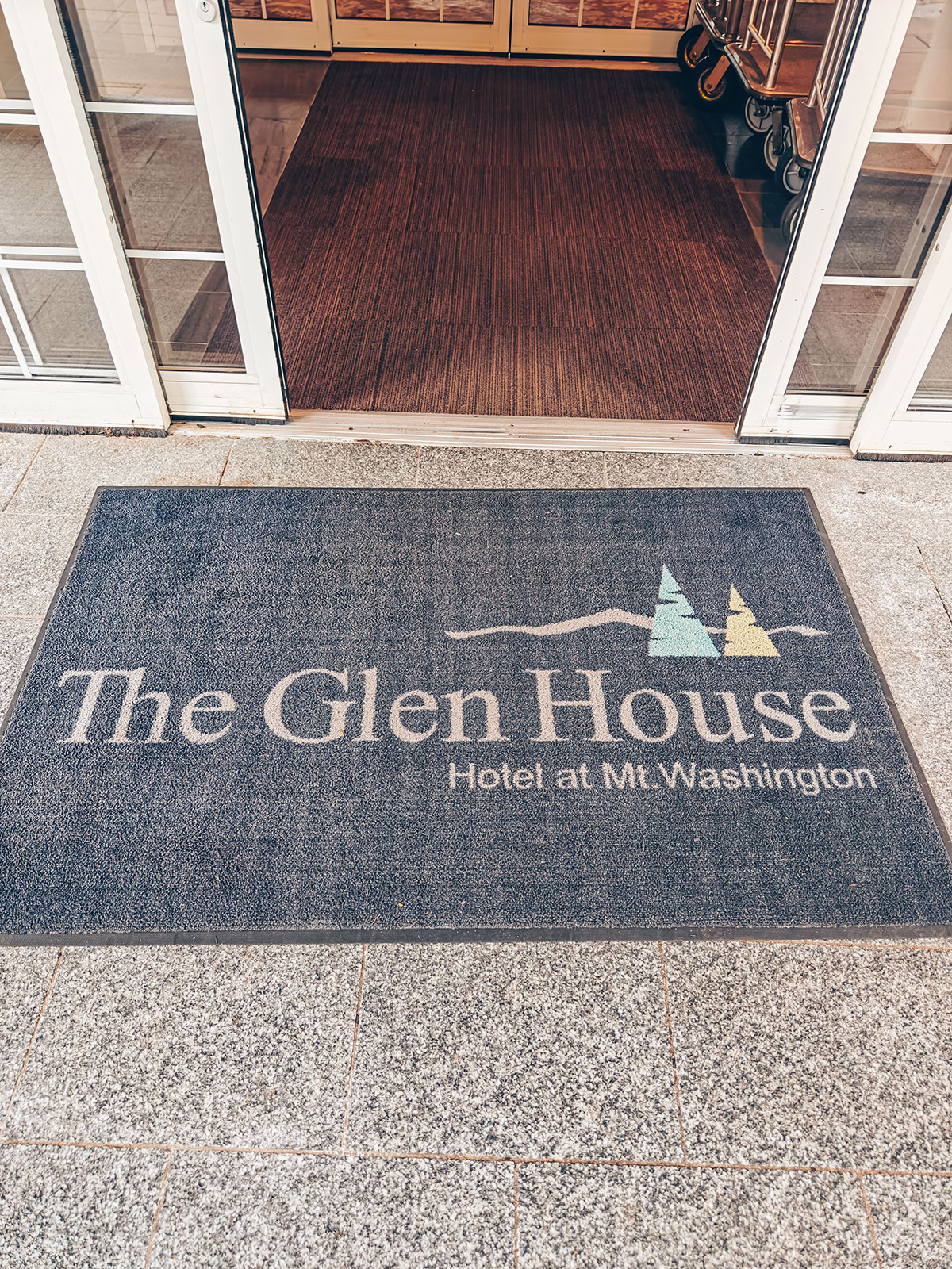 Le tapis d'entrée : « The Glen House — Hotel at Mt. Washington »
