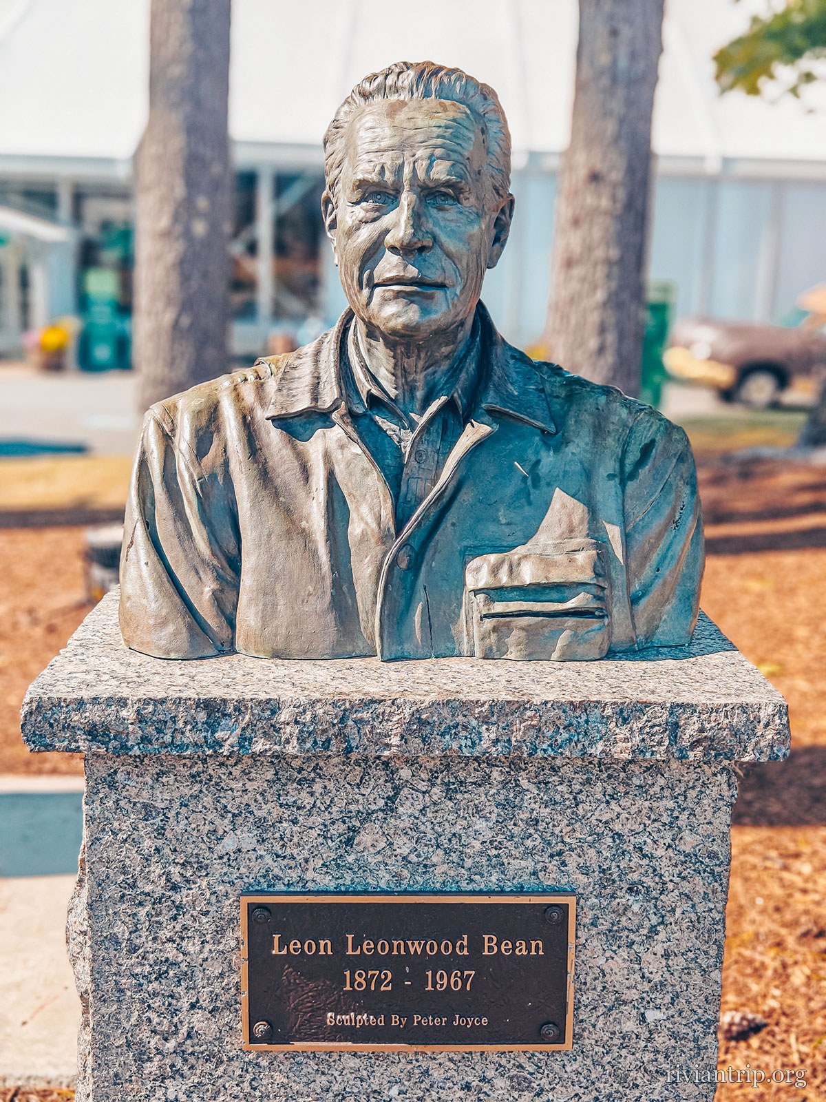 Le buste de bronze de Leon Leonwood Bean, 1872-1967