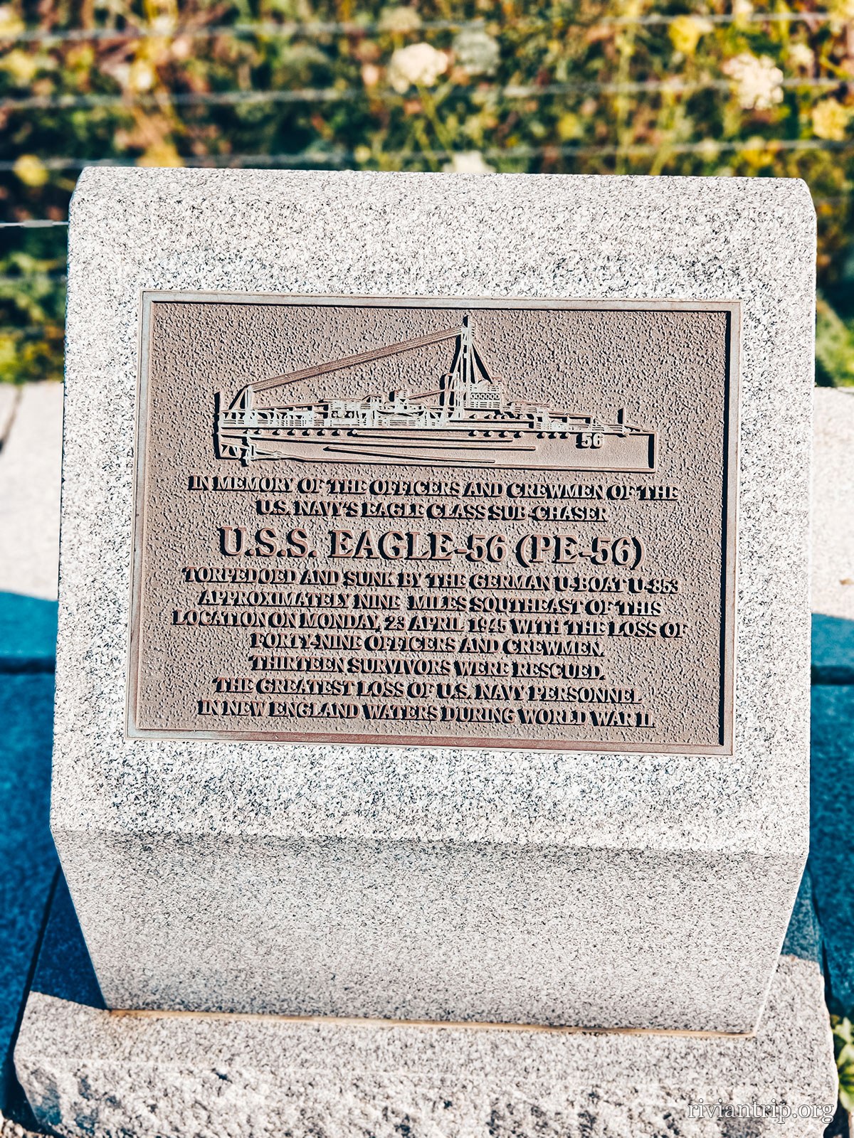 Le mémorial de granit du naufrage de l’U.S.S. Eagle 56