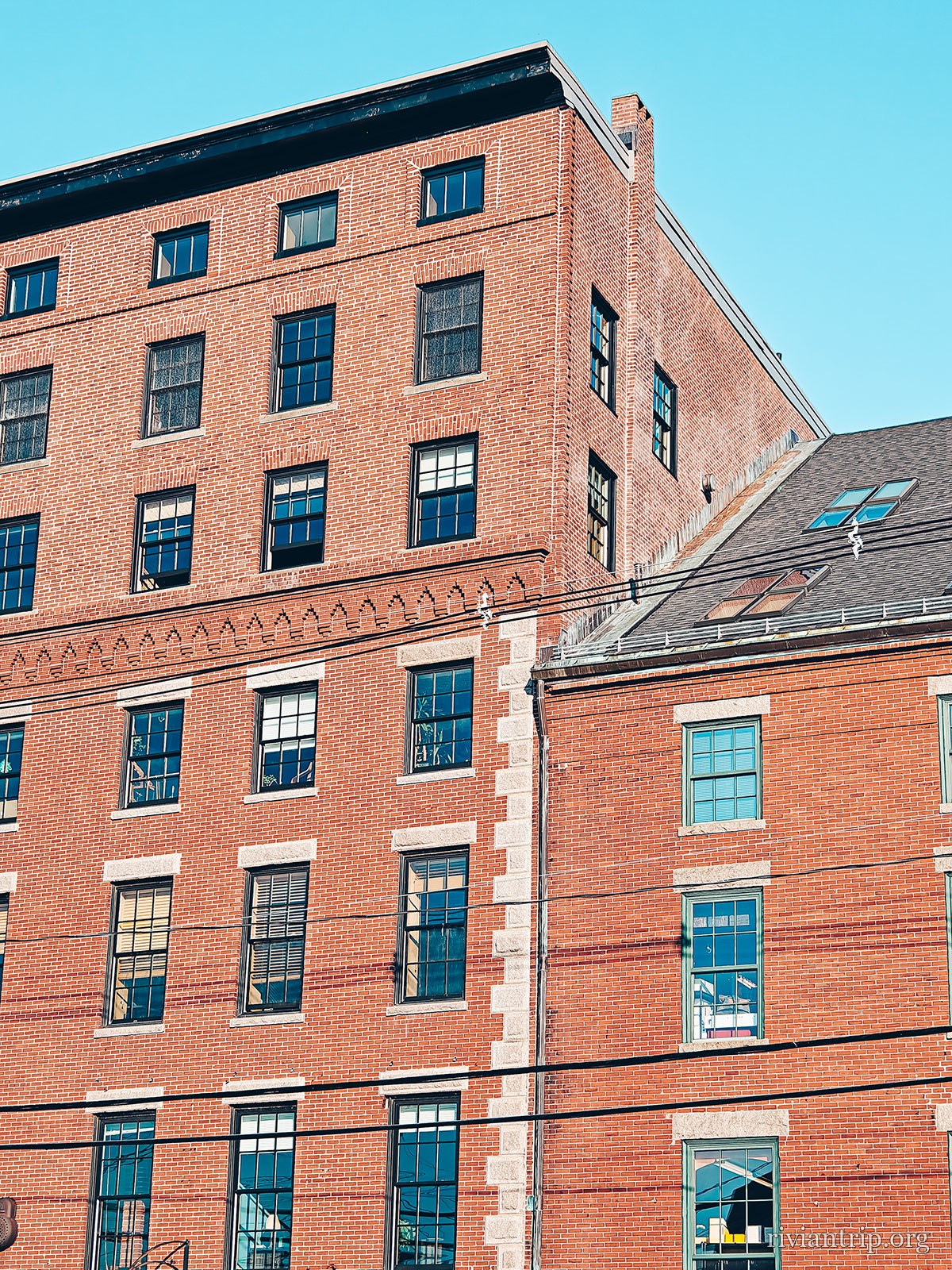 Une rue de Portland, dans la brique du Old Port
