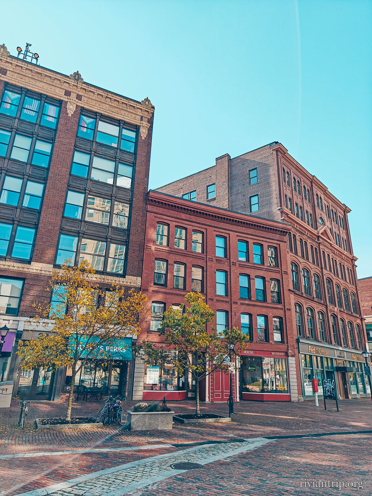 Une rue de Portland, dans la brique du Old Port