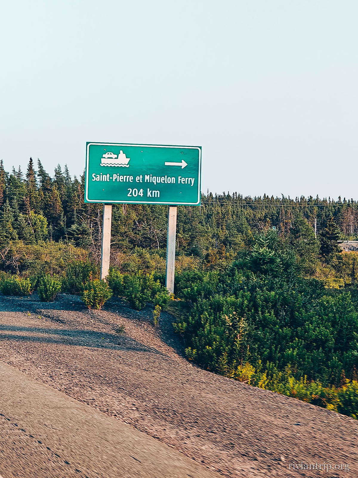Panneaux vers Saint-Pierre-et-Miquelon, Terre-Neuve-et-Labrador, Canada